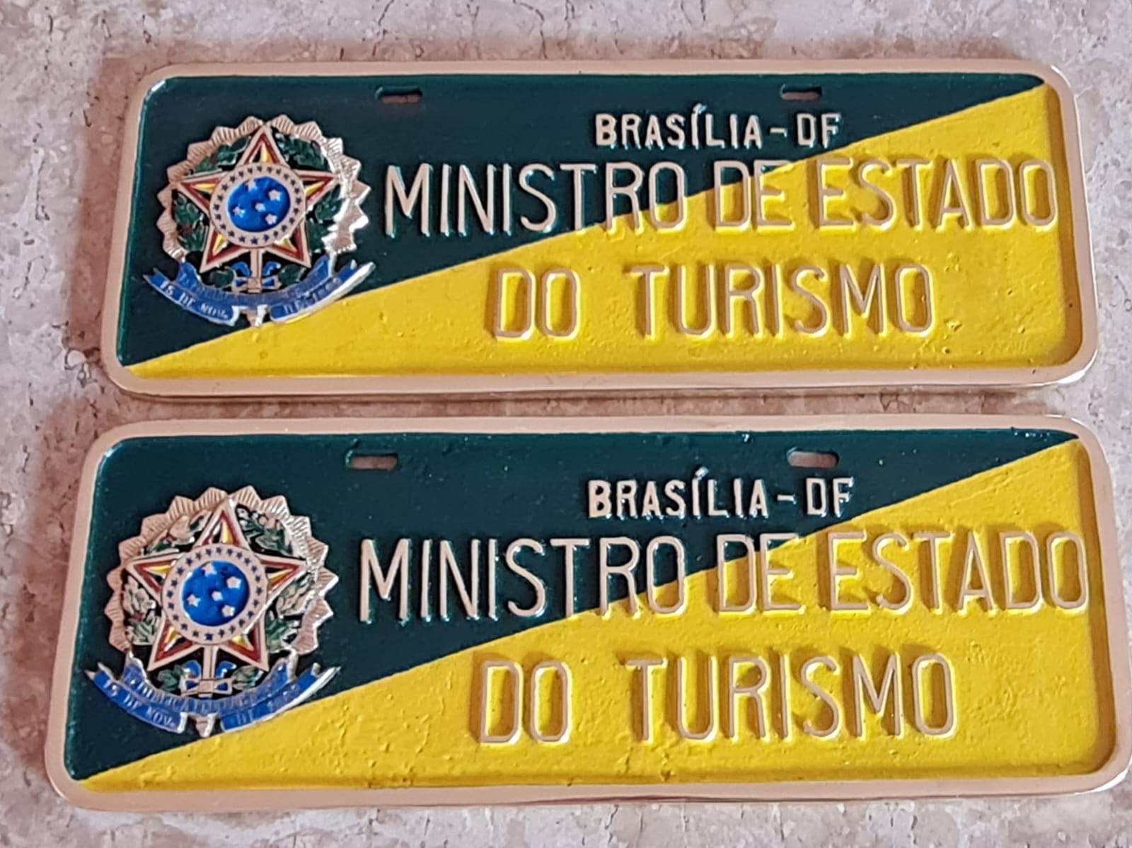 PLACA DE CARRO OFICIAL EM BRONZE FUNDIDO